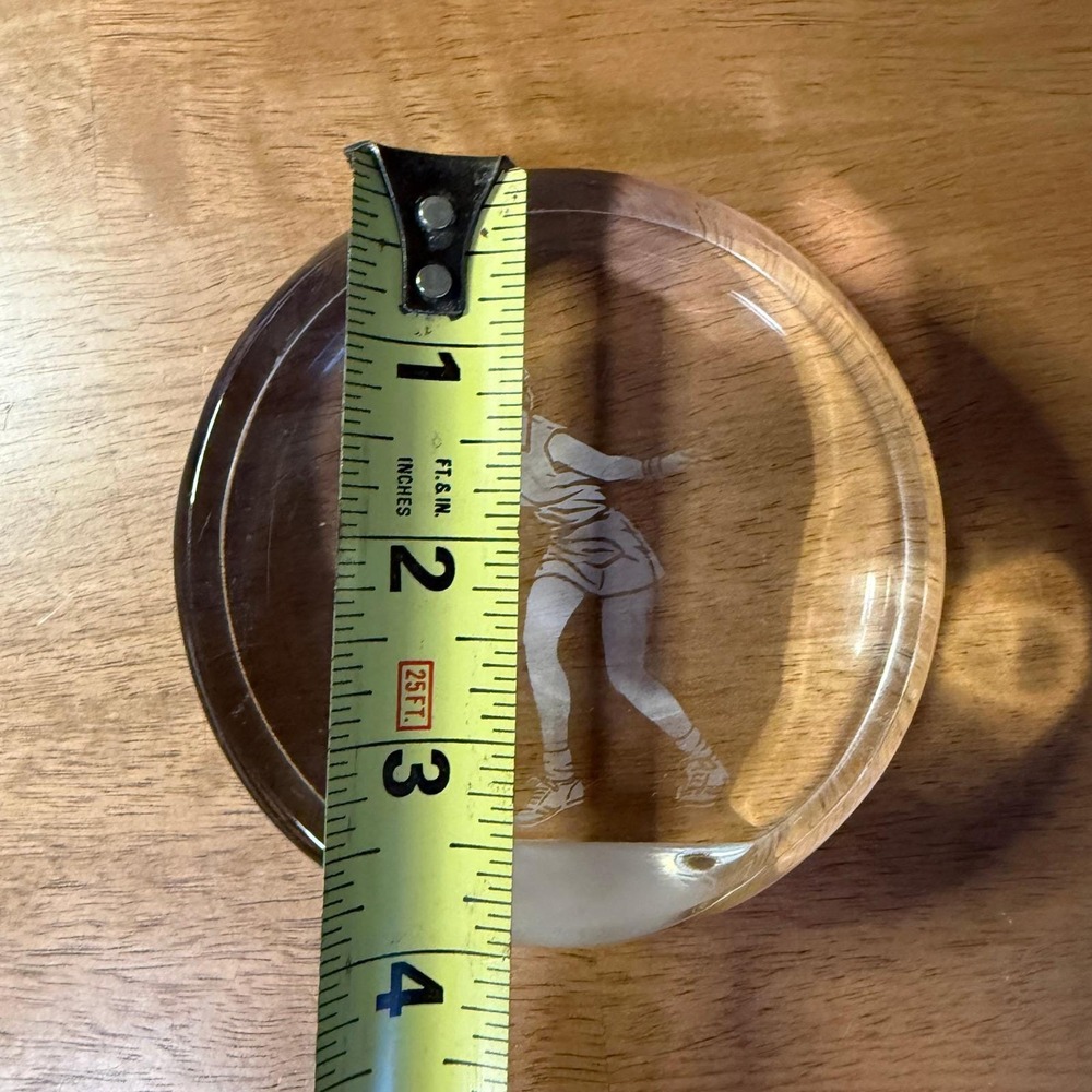Vintage Etched Glass Tennis Player Paperweight Frosted Clear Crystal Decor 3.5" - Picture 3 of 4